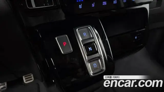 Hyundai Staria 2024 — Фото 8/20