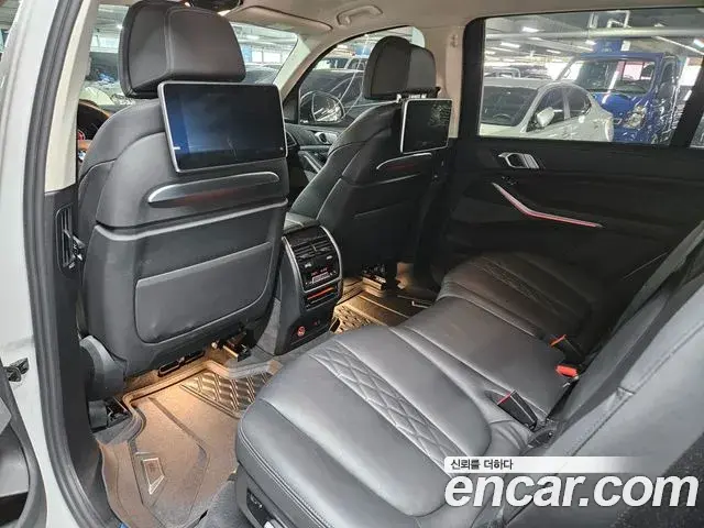 BMW X7 2021 — Фото 10/20