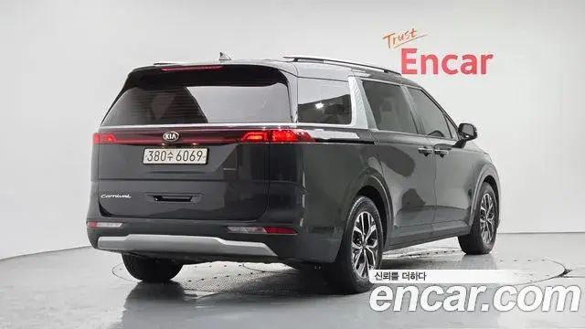 Kia Carnival 2021 — Фото 1/20