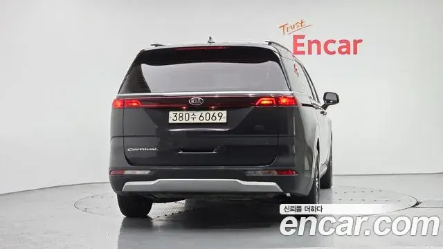 Kia Carnival 2021 — Фото 3/20