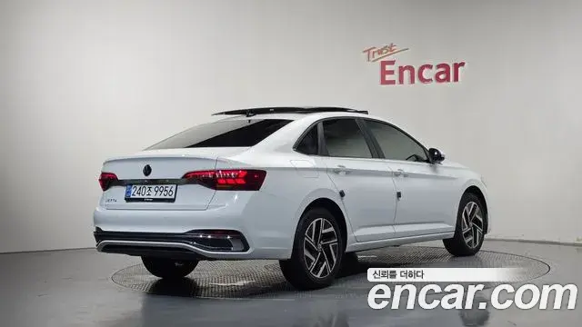 Volkswagen Jetta 2024 — Photo 33/37