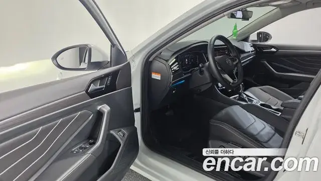 Volkswagen Jetta 2024 — Photo 35/37