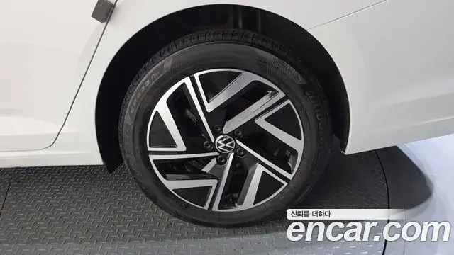 Volkswagen Jetta 2024 — Photo 20/37