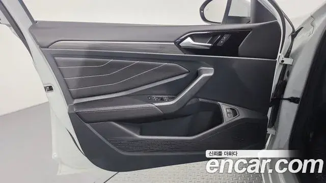 Volkswagen Jetta 2024 — Photo 3/37