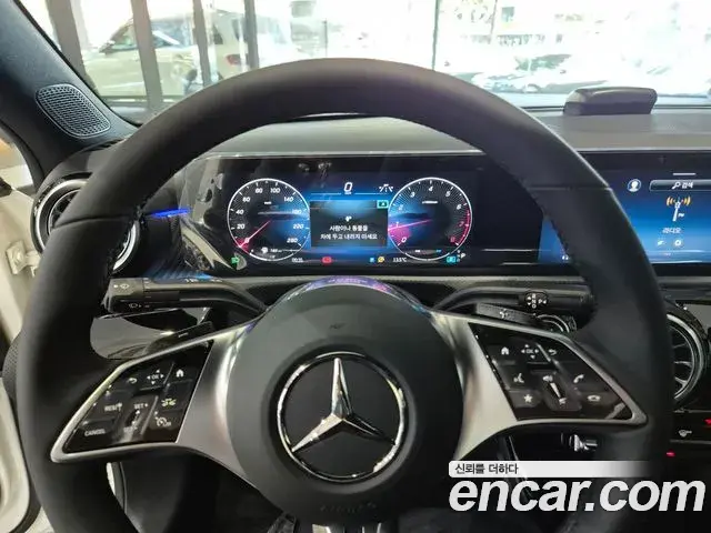 Mercedes-Benz A-Class 2026 — Фото 6/18