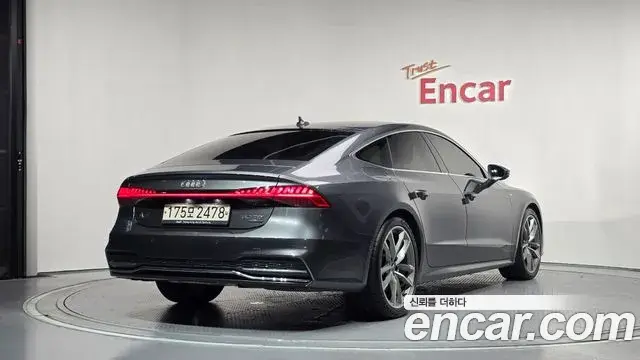 Audi A7 2020 — Фото 1/20