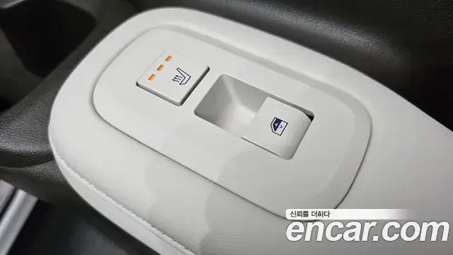 Hyundai Santa Fe 2023 — Фото 16/20