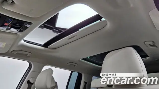 Hyundai Santa Fe 2023 — Фото 17/20