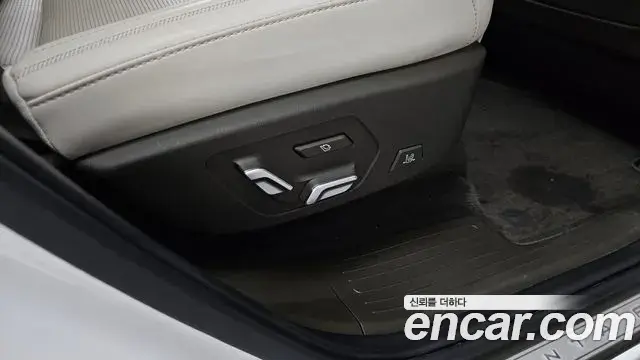 Hyundai Santa Fe 2023 — Фото 19/20