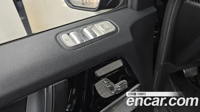 Mercedes-Benz G-Class 2021 — Photo 1/30