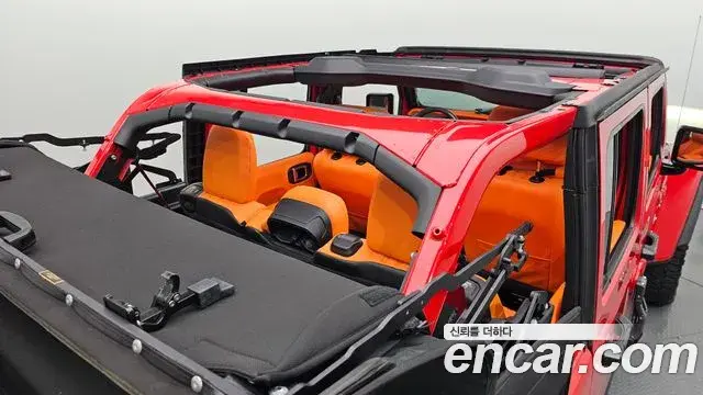 Jeep Wrangler 2023 — Фото 19/20