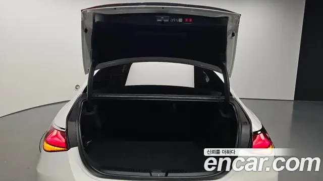Mercedes-Benz E-Class 2025 — Фото 20/20