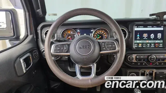 Jeep Wrangler 2020 — Фото 12/20