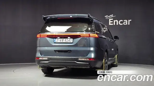 Kia Carnival 2023 — Photo 9/34