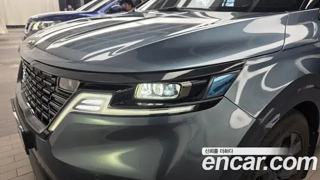 Kia Carnival 2023 — Photo 33/34