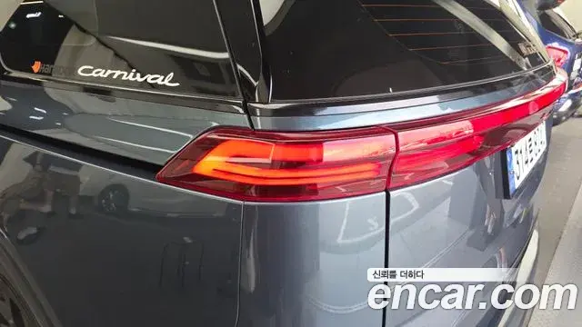 Kia Carnival 2023 — Photo 7/34