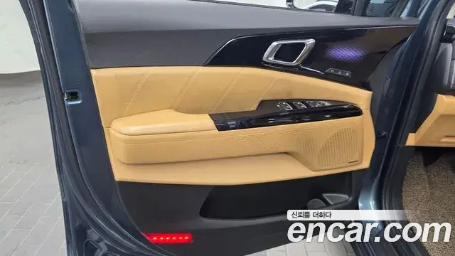 Kia Carnival 2023 — Photo 14/34