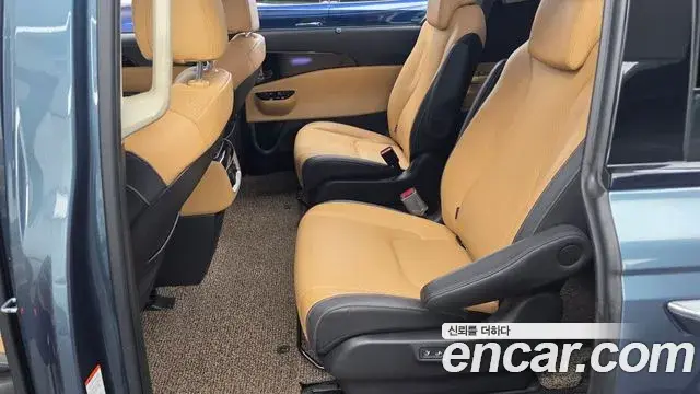 Kia Carnival 2023 — Photo 18/34