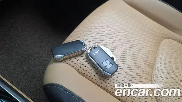 Kia Carnival 2023 — Photo 25/34