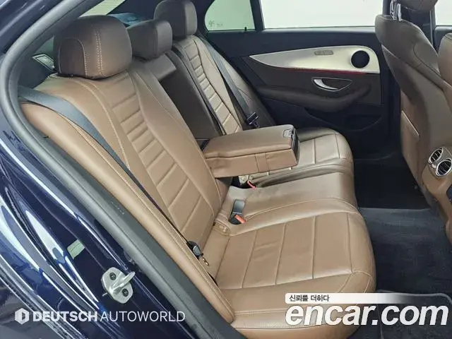 Mercedes-Benz E-Class 2020 — Фото 11/20