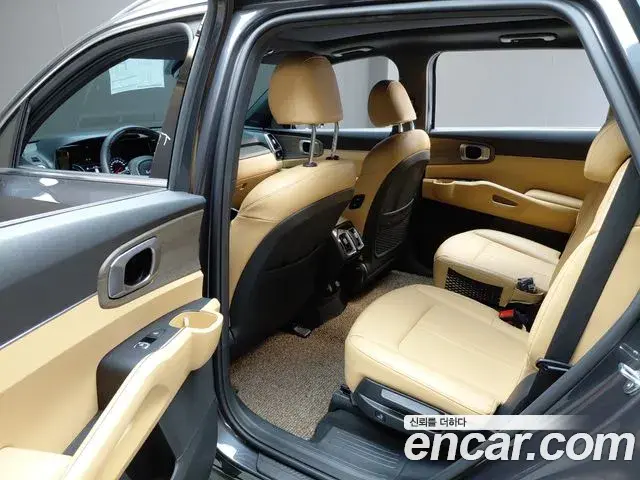 Kia Sorento 2022 — Фото 12/20
