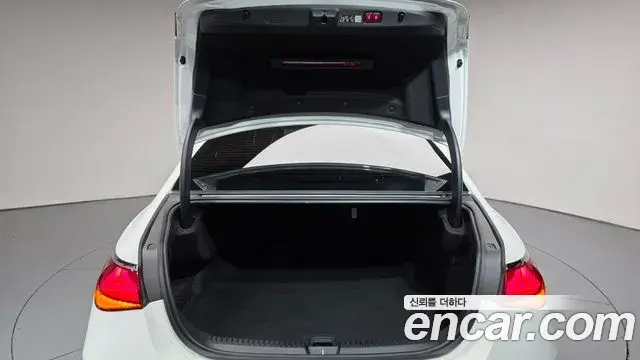 Mercedes-Benz E-Class 2025 — Şəkil 20/20