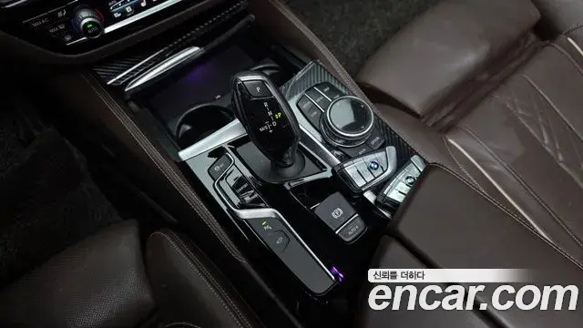 BMW 5 Series 2018 — Фото 9/20