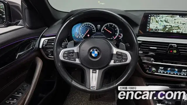 BMW 5 Series 2018 — Фото 13/20