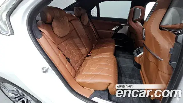 BMW 7 Series 2023 — Фото 11/20