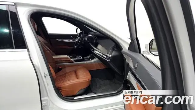 BMW 7 Series 2023 — Фото 19/20