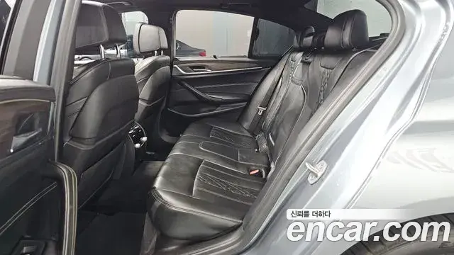 BMW 5 Series 2018 — Фото 12/20
