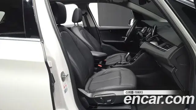 BMW 2 Series Active Tourer 2021 — Фото 11/20