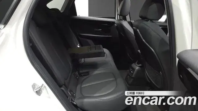 BMW 2 Series Active Tourer 2021 — Фото 12/20