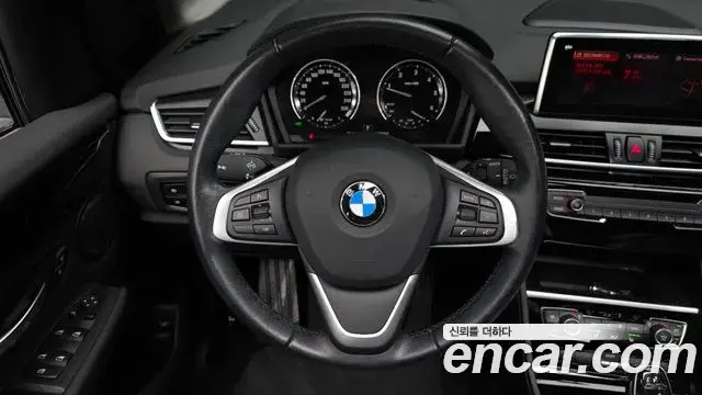 BMW 2 Series Active Tourer 2021 — Фото 13/20