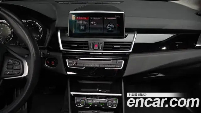 BMW 2 Series Active Tourer 2021 — Фото 14/20