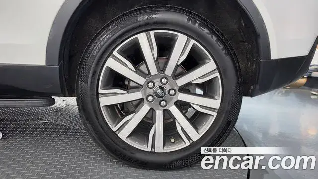 Land Rover Discovery Sport 2019 — ფოტო 30/34