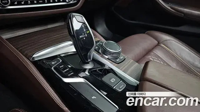 BMW 5 Series 2018 — Фото 9/20