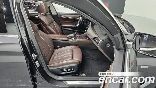 BMW 5 Series 2018 — Фото 10/20