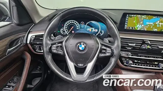 BMW 5 Series 2018 — Фото 13/20