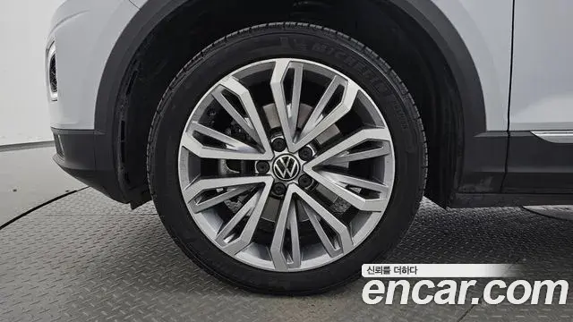 Volkswagen T-Roc 2021 — Photo 25/36