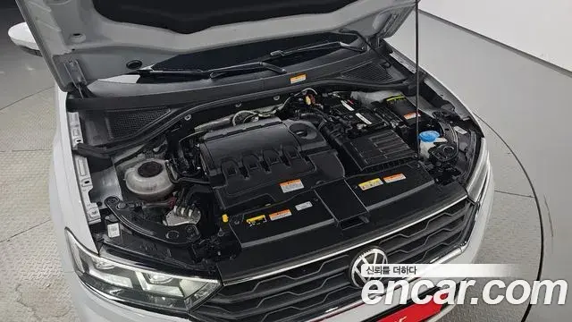 Volkswagen T-Roc 2021 — Photo 9/36