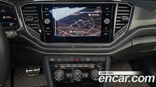 Volkswagen T-Roc 2021 — Photo 13/36