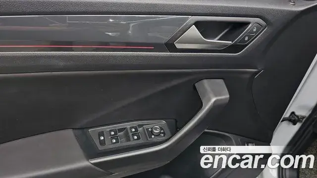 Volkswagen T-Roc 2021 — Photo 11/36
