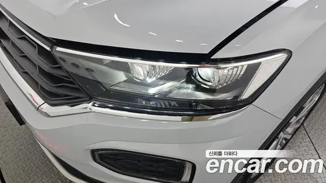 Volkswagen T-Roc 2021 — Photo 16/36