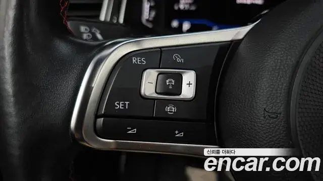 Volkswagen T-Roc 2021 — Photo 26/36