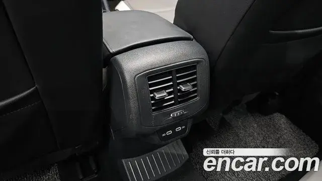 Volkswagen T-Roc 2021 — Photo 27/36