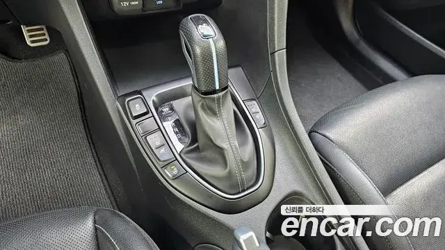 Hyundai Veloster 2021 — Фото 9/20