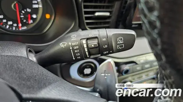 Hyundai Veloster 2021 — Фото 19/20