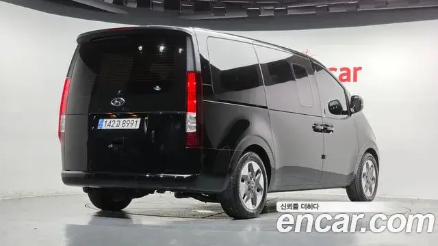 Hyundai Staria 2023 — Фото 2/20