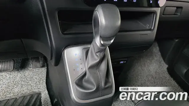 Hyundai Staria 2023 — Фото 9/20